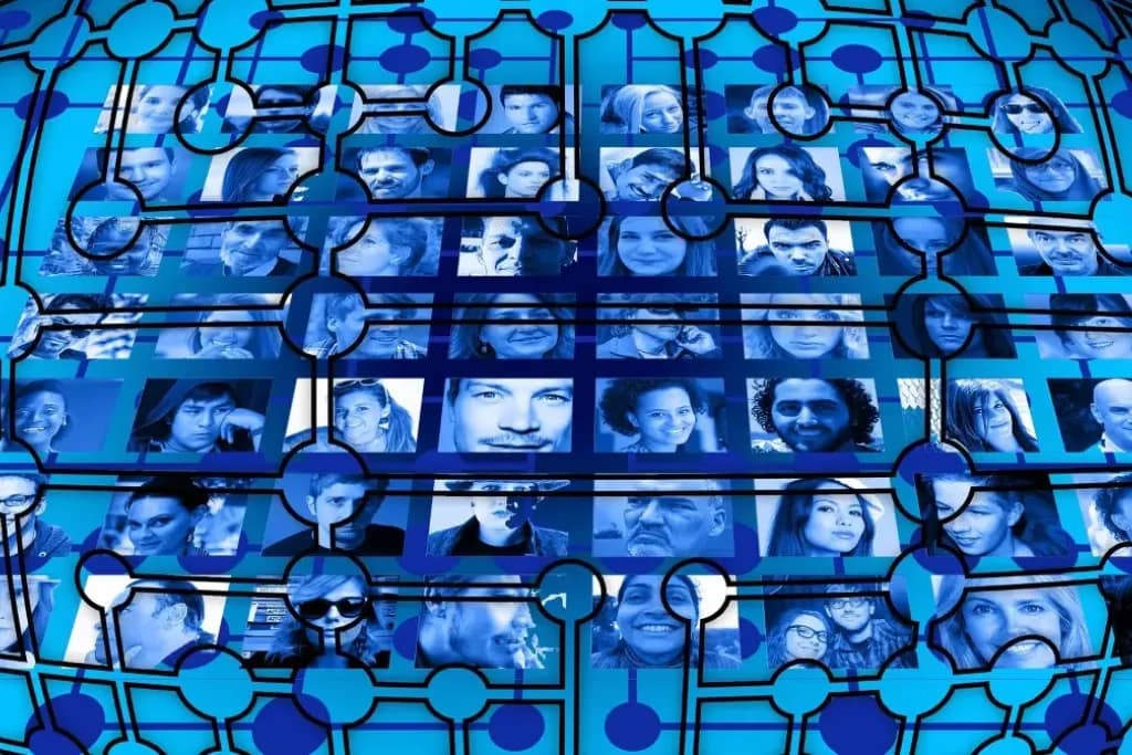 Elenco professioni RC Professionale: mosaico di categorie professionali italiane regolamentate e non regolamentate